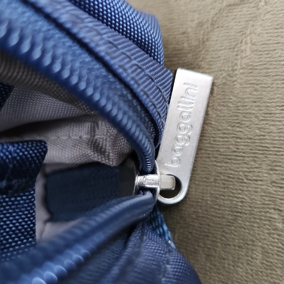 Baggallini crossbody wallet bag - Picture 17 of 17